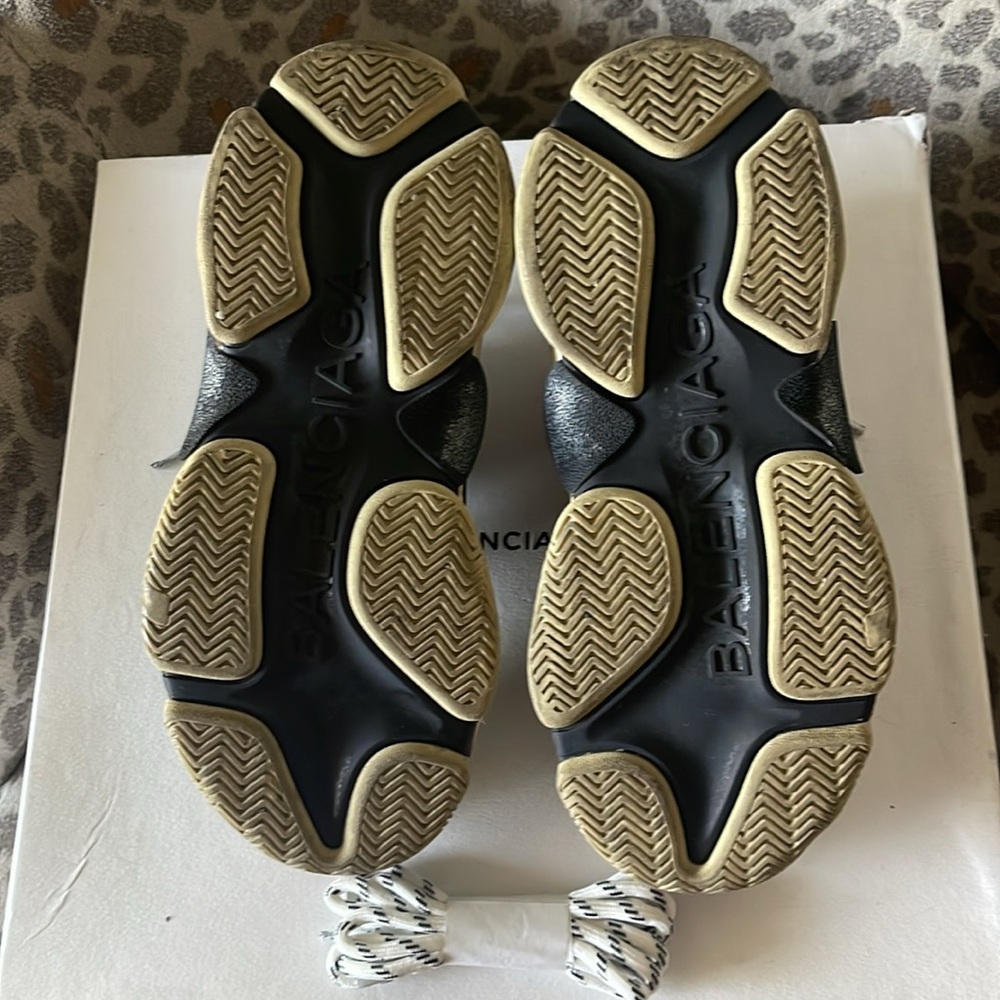 Balenciaga
Triple S sneakers - Picture 4 of 7